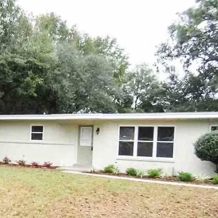 Prime Location - 15 Mins From Downtown + Airport! Villa